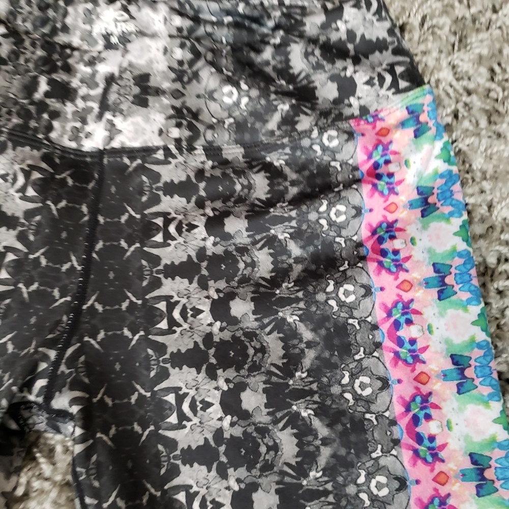 PrAna Hydrobloom Capri Leggings Size Medium - Picture 3 of 7